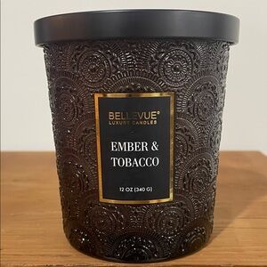 🦁Luxury Candles Ember & Tobacco - Black
2 wicks
